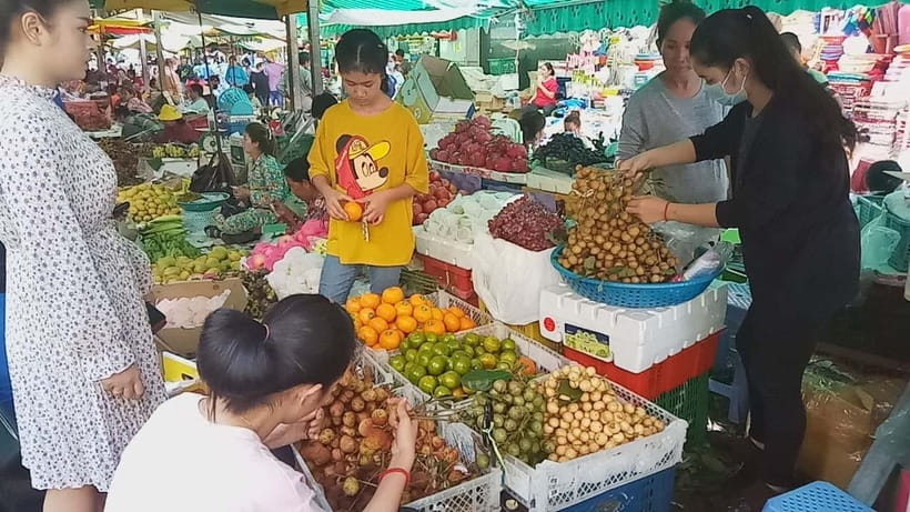Siem Reap Street Foods Tour by Tuk Tuk with Personal Guide - Phsar Samaki Vegetable & Fruit Market: build flavor knowledge from ingredients