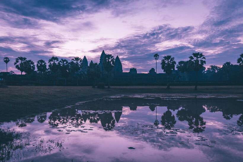 Siem Reap Sunrise Angkor Wat Temple Tour - Angkor Wat with a guide: what to focus on in your two hours