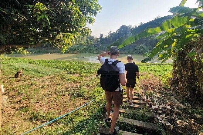Siem Reap to Battambang Private Guided Tour (Day Trip) - Sompoa Mountain and Bat Caves: The Sunset Moment