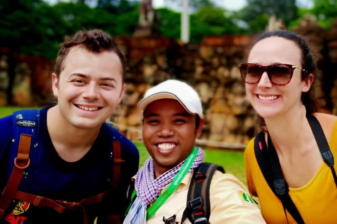 Siem Reap to Phnom Kulen: Waterfalls & 1000 Lingas Tour - Khmer village stop: palm wine, sugar, snacks, and craft watching