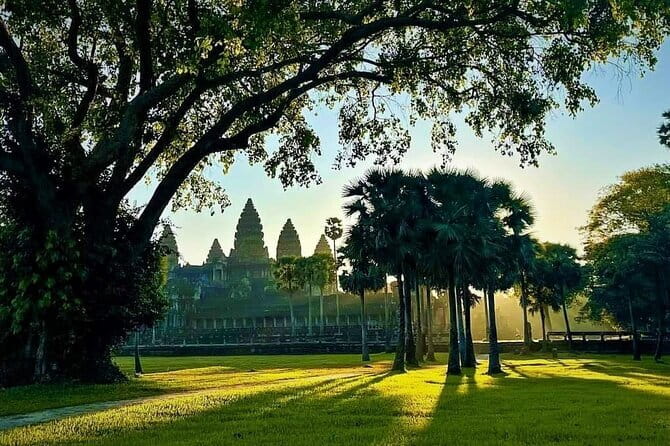 Siem Reap to Phnom Kulen: Waterfalls & 1000 Lingas Tour - What to pack (so the day feels easy)