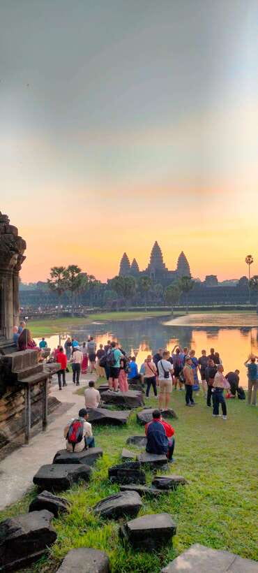 Siem Reap Tour Guide: Angkor Wat Sunrise Tour & Beng Mealea - Banteay Srei: smaller scale, better carvings