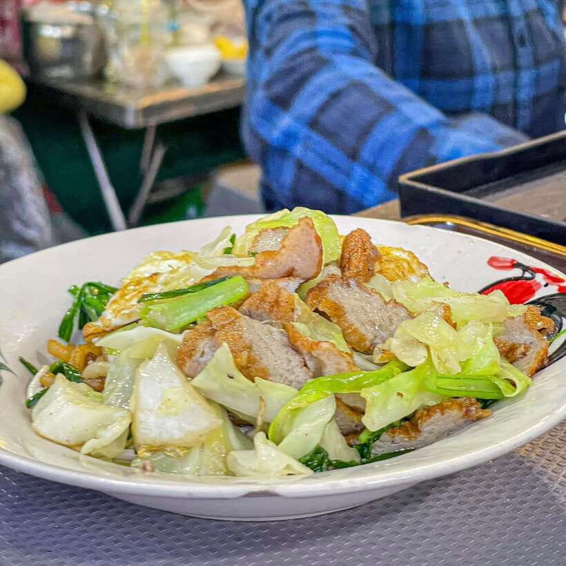 Street Food Tour and Phare Circus with Tuk-Tuk Transfers - Num Banh Chok: green curry comfort you can taste from the first spoon