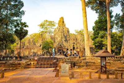 Sunrise at Angkor Wat and Small Tour with Tours Guide - South Gate to Bayon: Seeing Khmer symbolism up close