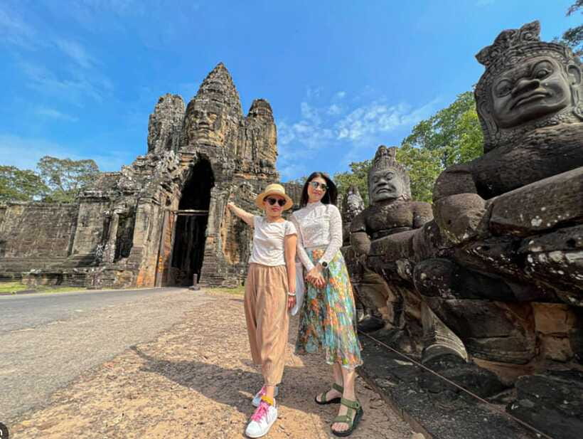 Sunrise at Angkor Wat and Small Tour with Tours Guide - Comfort, crowd control, and what to bring at dawn