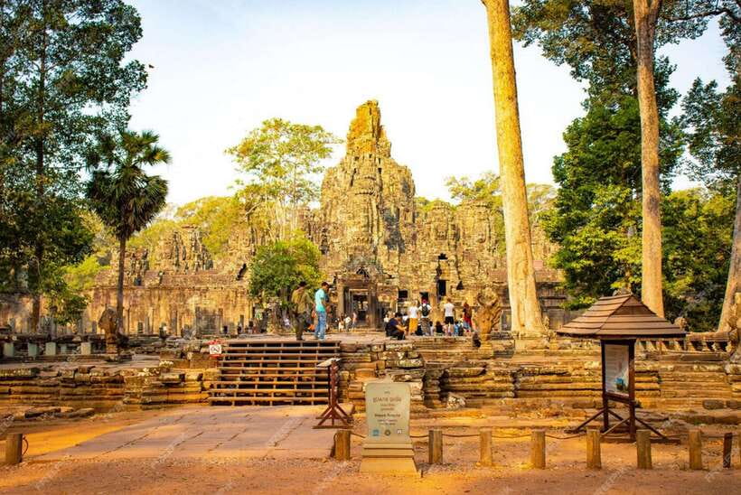 Sunrise at Angkor Wat and Small Tour with Tours Guide - South Gate to Bayon: Seeing Khmer symbolism up close