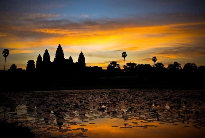 Sunrise at Angkor Wat Temple: 3-Hour Private Tour - The temple walk after the lights: how the morning unfolds