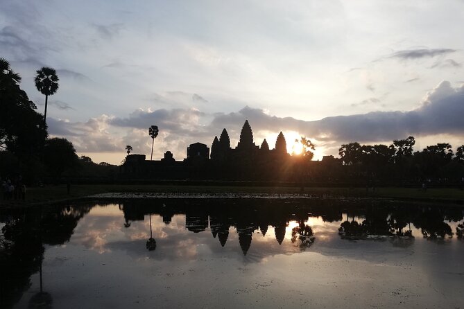 Sunrise Small Group Tour to Angkor Wat Temple - Why the sunrise game changes everything at Angkor Wat