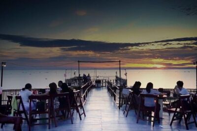 Sunset Dinner and drinks includes a Floating Village cruise tour. - Getting there in time: the 4-hour flow from Siem Reap