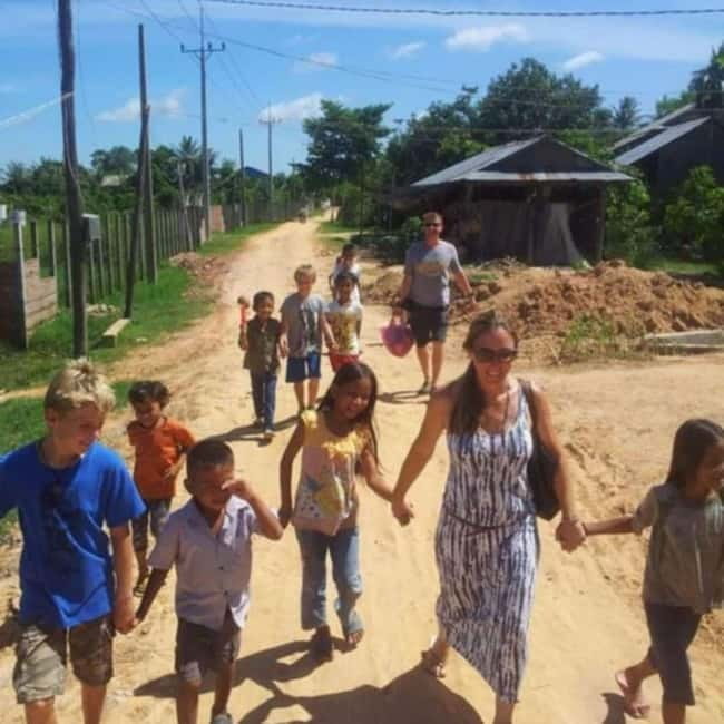 Sunset Kompong Pluk Floating Village - Guide impact: why Lee gets named