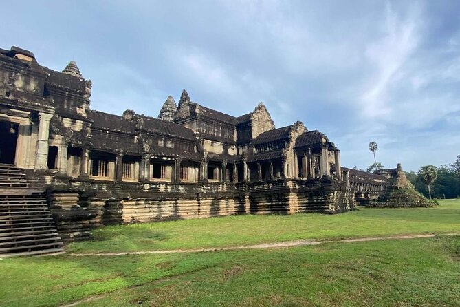 The Magnificent Angkor Wat - Bayon Temple and Angkor Thom: Mount Meru symbolism in the middle of it all
