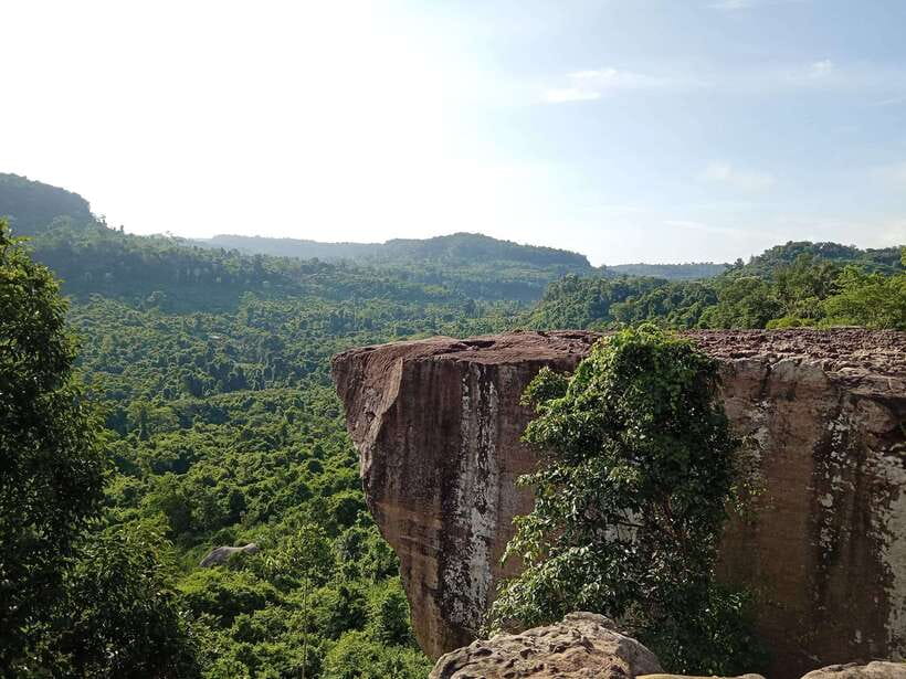 Trekking Tour at Phnom Kulen National Park from Siem Reap - Valley of a Thousand Lingams: a spiritual stop with moving water