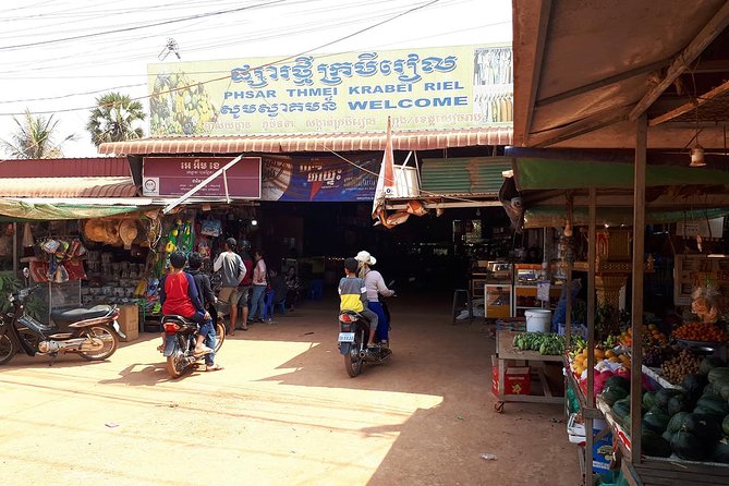 Tuk Tuk Journey: Exploring Rural Life and Silk Farm Craftsmanship - Krabei Riel Commune: Market Notes and Everyday Khmer Life