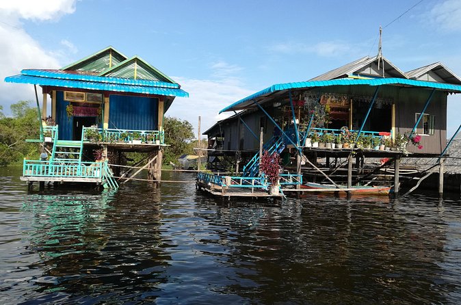 War Museum, Killing Field and Floating Village ( Kampong Phluk) - Kampong Phluk: stilt houses, real water talk, and the cruise ride