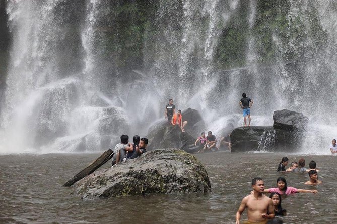 Waterfall & River of 1000 Siva Linga- Kulen Mountain Private Tour - River of 1000 Siva Lingas: hundreds of carvings in the sandstone bed